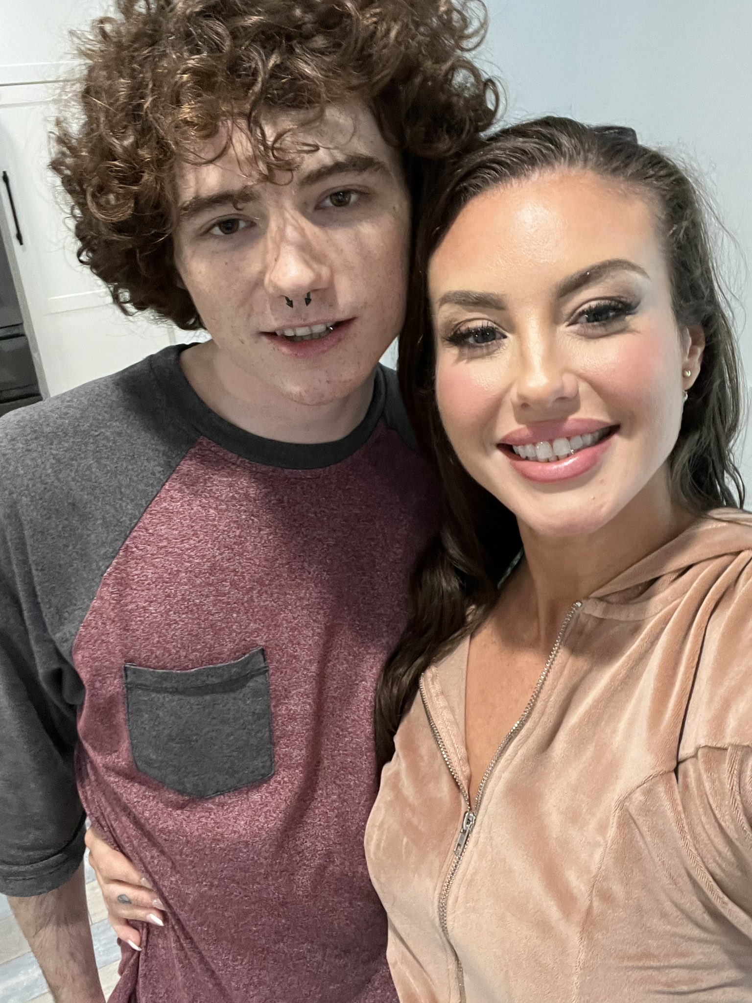 2 pic. Can you guess what happened 😂 @jodie_johnson21 @nubilefilmsx https://t.co/qWajStj4HF