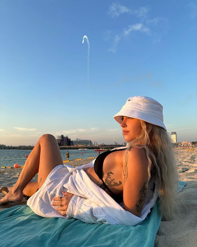 GirlfriendFC's tweet photo. Claudia Redheaded - Girlfriend of Jakub Kiwior (Arsenal Player)

#Claudia #claudiaredheaded #jakub #kiwior #jakubkiwior #arsenal #arsenalfc #afc #PremierLeague https://t.co/oN0qc5ROoe