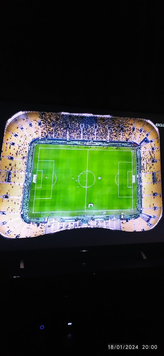 KevinBrunetti's tweet photo. Lo stadio è vuoto ma a voi che ve frega, le tasche le avete riempite. Complimenti @SerieA @FIGC https://t.co/P7VCFHRgzH