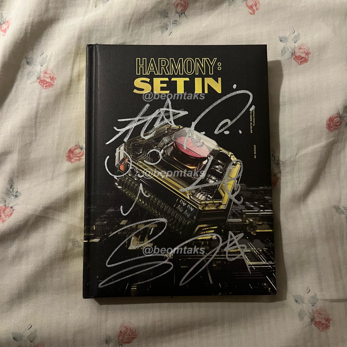 🩵 P1HARMONY SIGNED ALBUM GA! 

it’s my 1000 days as a p1ece &amp; piwon just announced their first full album so i wanted to celebrate w a giveaway!

to enter:
- like + rt this
- follow me :3
- reply w ur bias + why!

there will be 2 winners! usa/ww! closes on 1/31, good luck! 💝