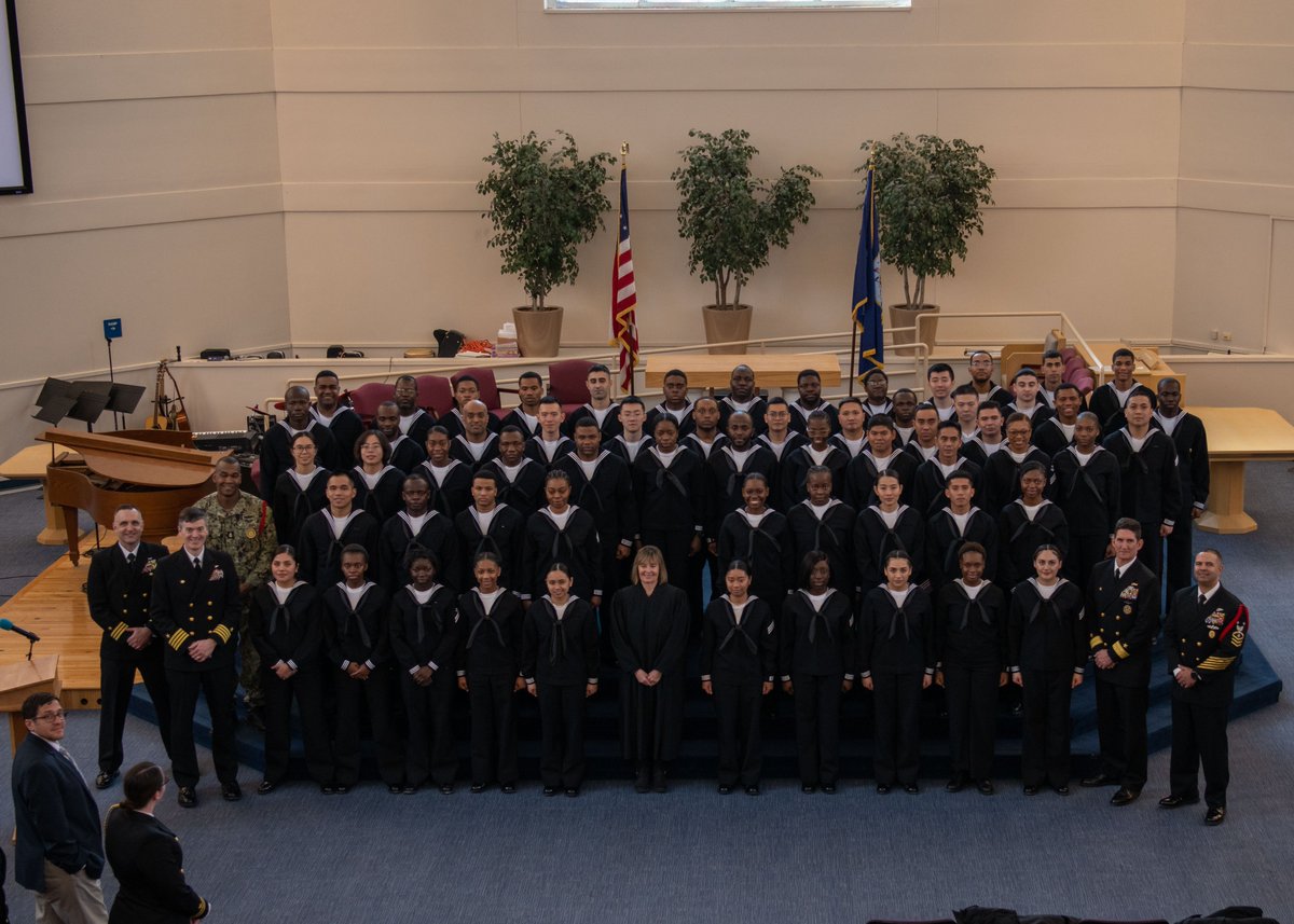 NavyRTC's tweet photo. Congratulations to the Recruits and Sailors who pledged the Naturalization Oath of Allegiance to the United States of America!
📷 #RTC #Bootcamp #naturalizationceremony https://t.co/970gGWJ8AN