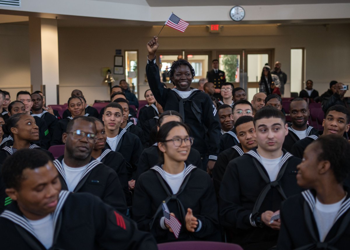 NavyRTC's tweet photo. Congratulations to the Recruits and Sailors who pledged the Naturalization Oath of Allegiance to the United States of America!
📷 #RTC #Bootcamp #naturalizationceremony https://t.co/970gGWJ8AN