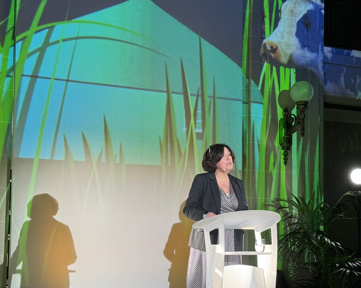 #GazVert: aux vœux de <a href="/GRDF/">GRDF</a> la dirigeante <a href="/lpoirierdietz/">Laurence Poirier-Dietz</a> annonce que courant 2024 la production de #biométhane représentera celle de 3 réacteurs nucléaires. « Ce ne sont pas les chaudières qu’il faut interdire mais il faut continuer la #décarbonation du gaz »