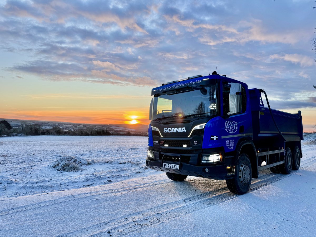 Chilli and snowy start to the day with a load away to The Green Waste Company. ❄️

#scania #scaniaxt #scaniatrucks #snow #cornwall #thegreenwastecompany #lelant #wintertime #greenwaste 
@ScaniaUK @ScaniaGroup @ScaniaFinanceUK  @ScaniaSales @Alcoa @AlcoaWheels @bulkandtipper