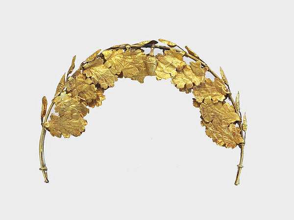 Golden funerary wreath. Worn on the head of the deceased. It is made from gold oakleaves and acorns. Roman, Imperial Period, 1st - 2nd century AD. Source: The #MetropolitanMuseum.