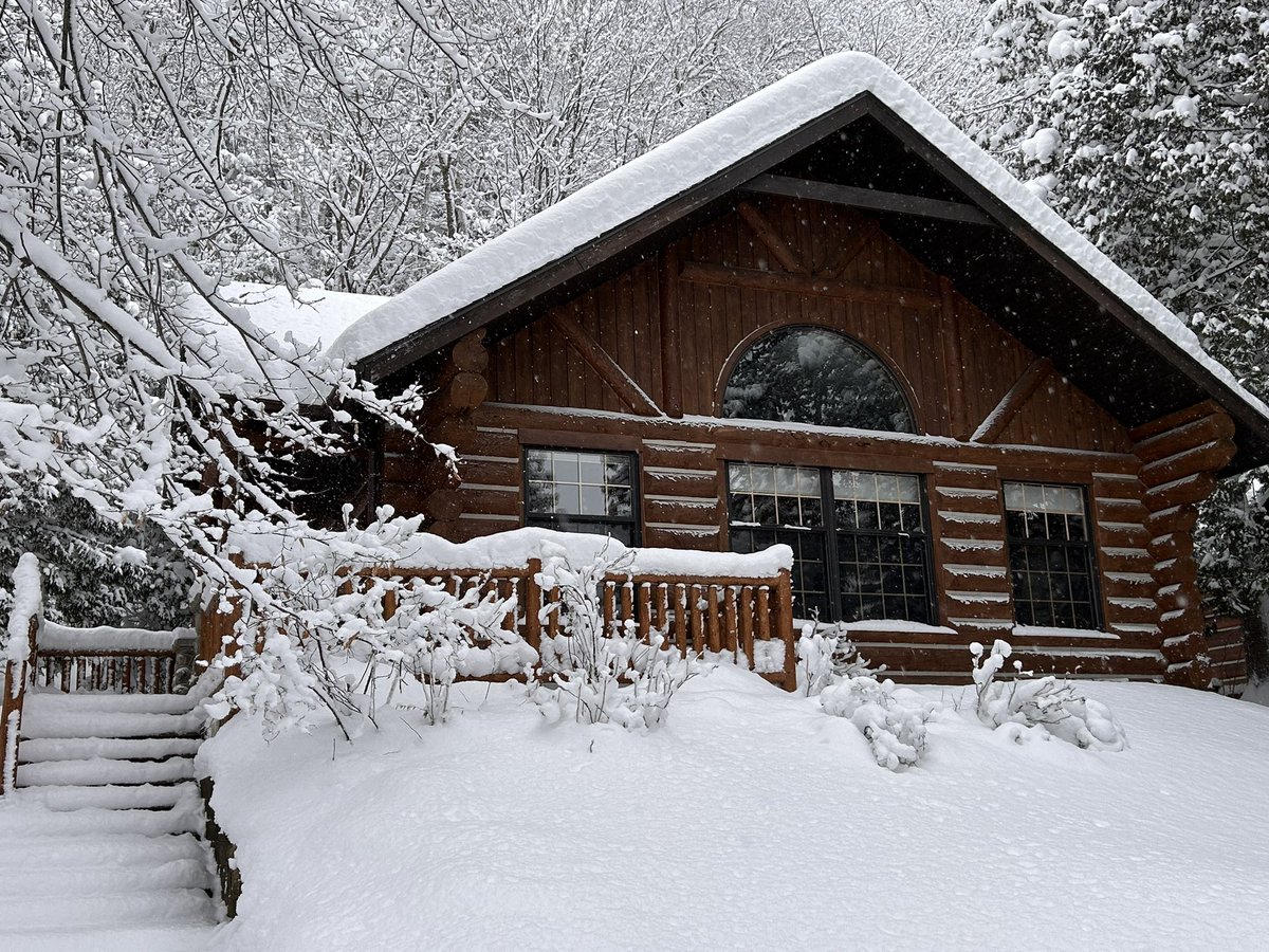 Another snow day in Muskoka. 
#muskoka #travel #discoveron