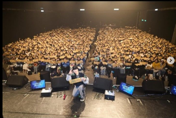 requlus's tweet photo. this whole hyuna thing brought me to this junhyung guy's insta account and my god he's holding fanmeets and people are going??? the comments are so positive?? what the fuck yall have no morals https://t.co/7767fEb95J