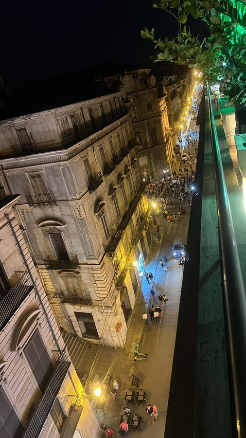 a night in Palermo...
#Palermo #Sicily #streetphotography #ストリートスナップ  📷<a href="/Sonia59804639/">Sicula💜🍃💜🍃💜🍃💜🍃💜</a>