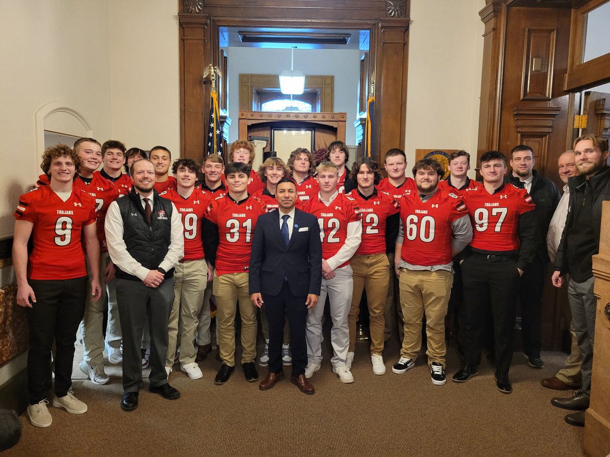 Mr_Meiners's tweet photo. @EastCentralFB Class of 2024 had a great time visiting the Indiana State House today! #StLeonIsSpecial https://t.co/0lZ3b3vqLg