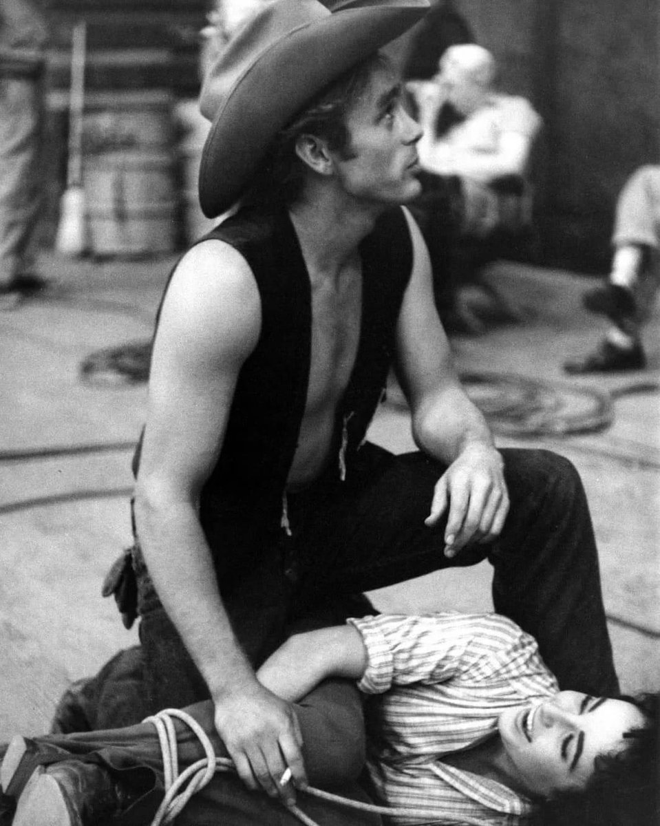 COnassis's tweet image. James Dean on the set with Elizabeth Taylor for the film Giant 1955.