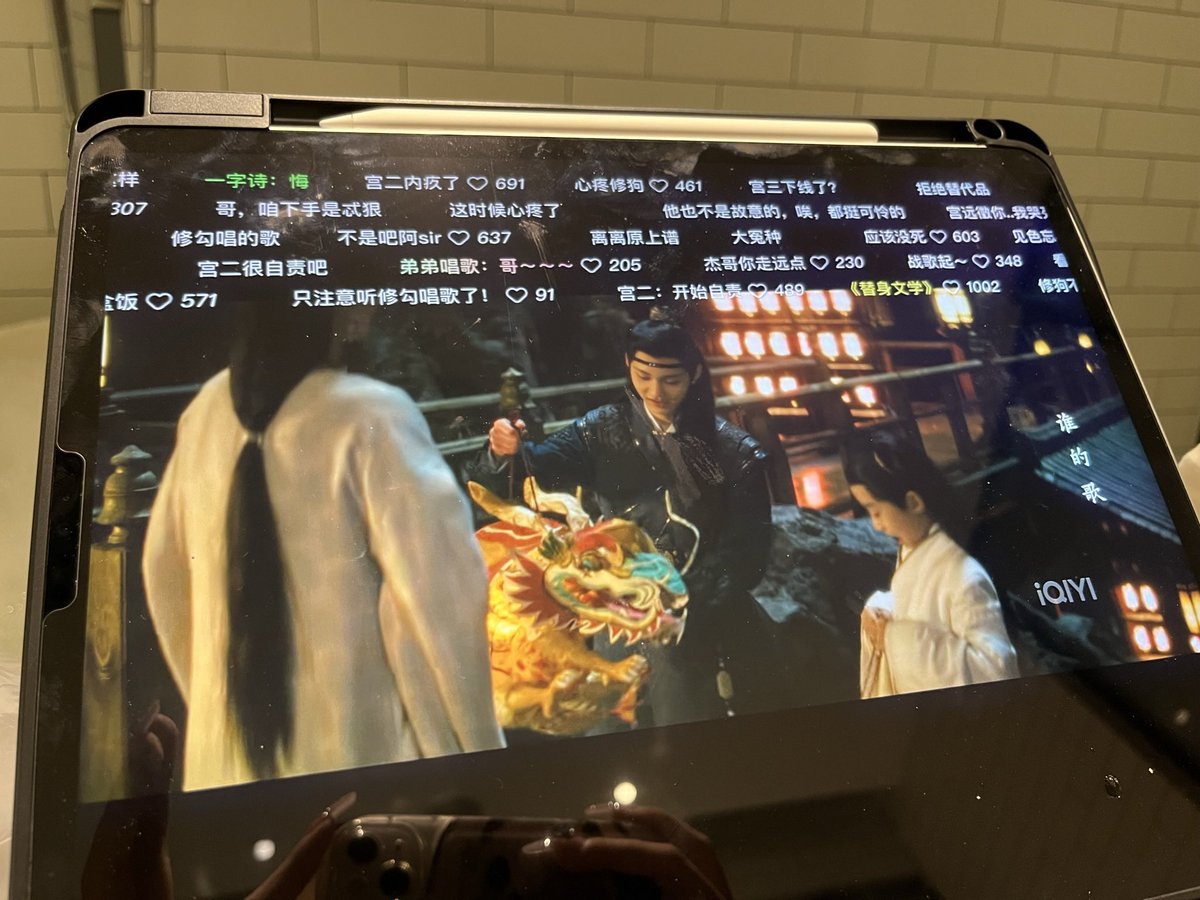 yonami_kk's tweet photo. 出去旅游 每次都是 在当地玩剧本杀 去个酒吧或者在酒店喝酒 然后海底捞 大多数时候在酒店宅着看电影或者电视剧 ��山大地震和楚门的世界都是在酒店看完的 服了 https://t.co/XPnzP2cGr0