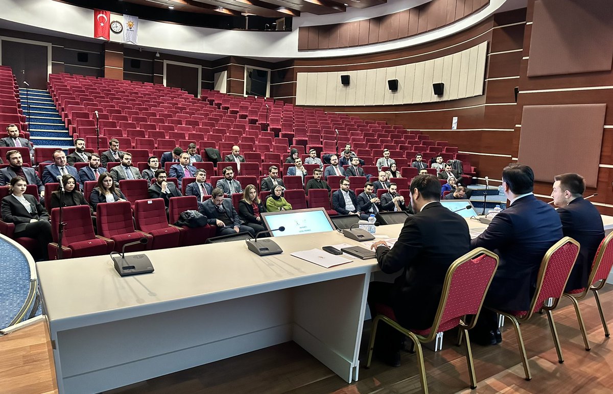 Tayfunarsinkol's tweet photo. 📍AK Parti Genel Merkez 

Merkez Karar ve Yönetim Kurulu (MKYK) toplantımızı Sayın @eyupkadirinan başkanlığında gerçekleştirdik. https://t.co/0BKb3f9FlZ