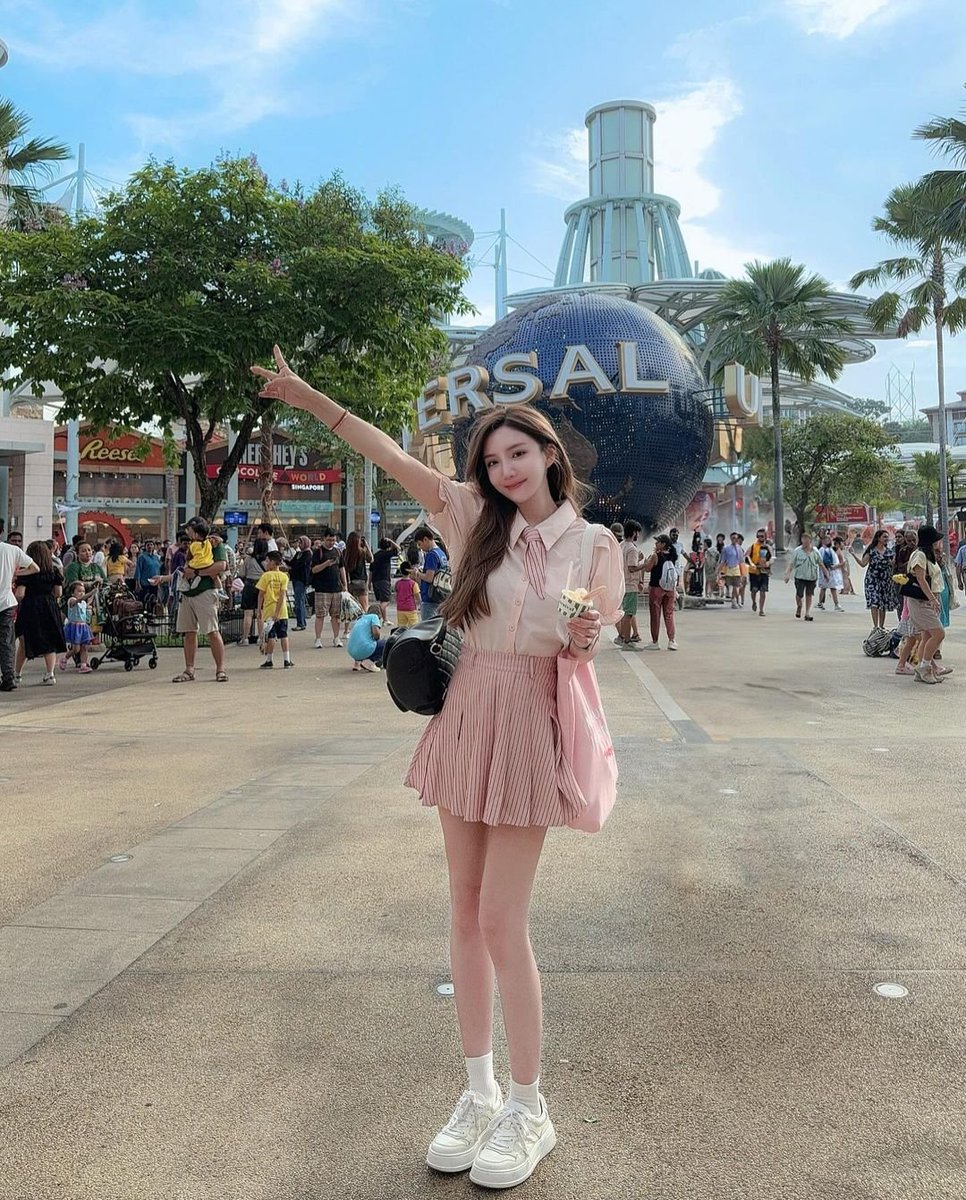 My happy moments at Universal Studios 🧩
Water World Theater is a must-see
I was so focused on watching it that I forgot to take a video😂
The interaction is great and the special effects are realistic ~ very interesting