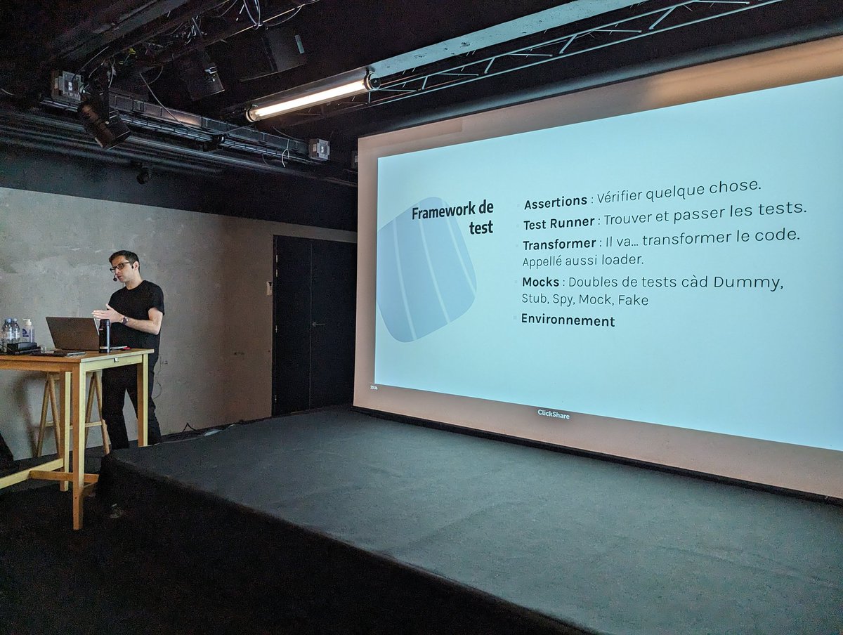 On continue la soirée avec @jfgreffier qui nous propose un tour d'horizon des outils de test en #JavaScript 👨‍💻