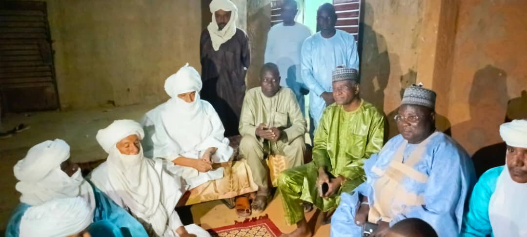 En marge de la mise en place de la coordination Régionale de #Tahoua de la #DCTR, le Comité d'orientation a rendu une visite de courtoisie à l'honorable Abdoulaye Mohamed chef du 8e groupement Akouboumou Abalak.