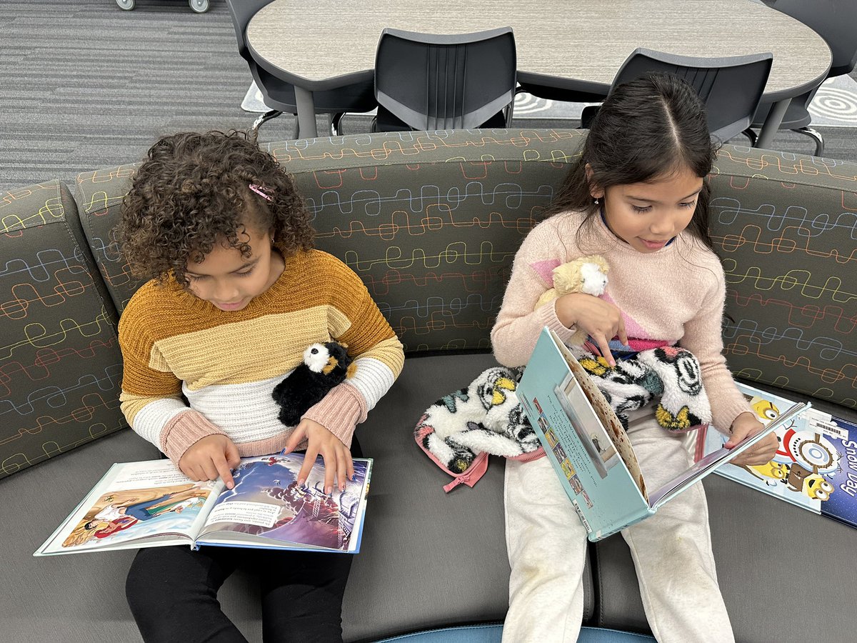 MrsSporrer's tweet image. More Book Buddy reading! ❤️#ExperienceSLE #gcisdlib @SLExDstars