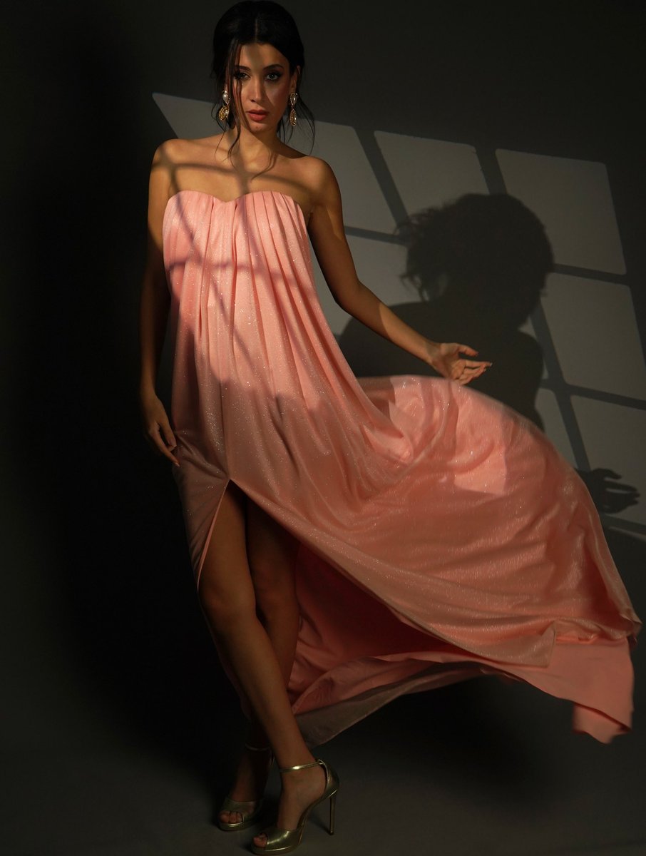 Weekend is just around the corner. What do you think about our peach pink sparkling dress? #KaianeDesigns 2024 Collection coming soon! 

#FashionFriday #StyleTip #OOTD #luxuryfashion #highfashion #fashiontrends #Fashion #Style #Fashionista