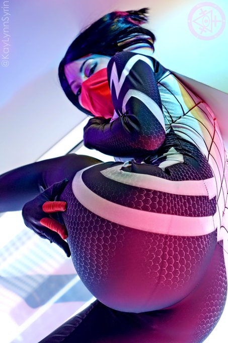 Who wants to be sat on by Silk? https://t.co/RBQEz1t8Qi