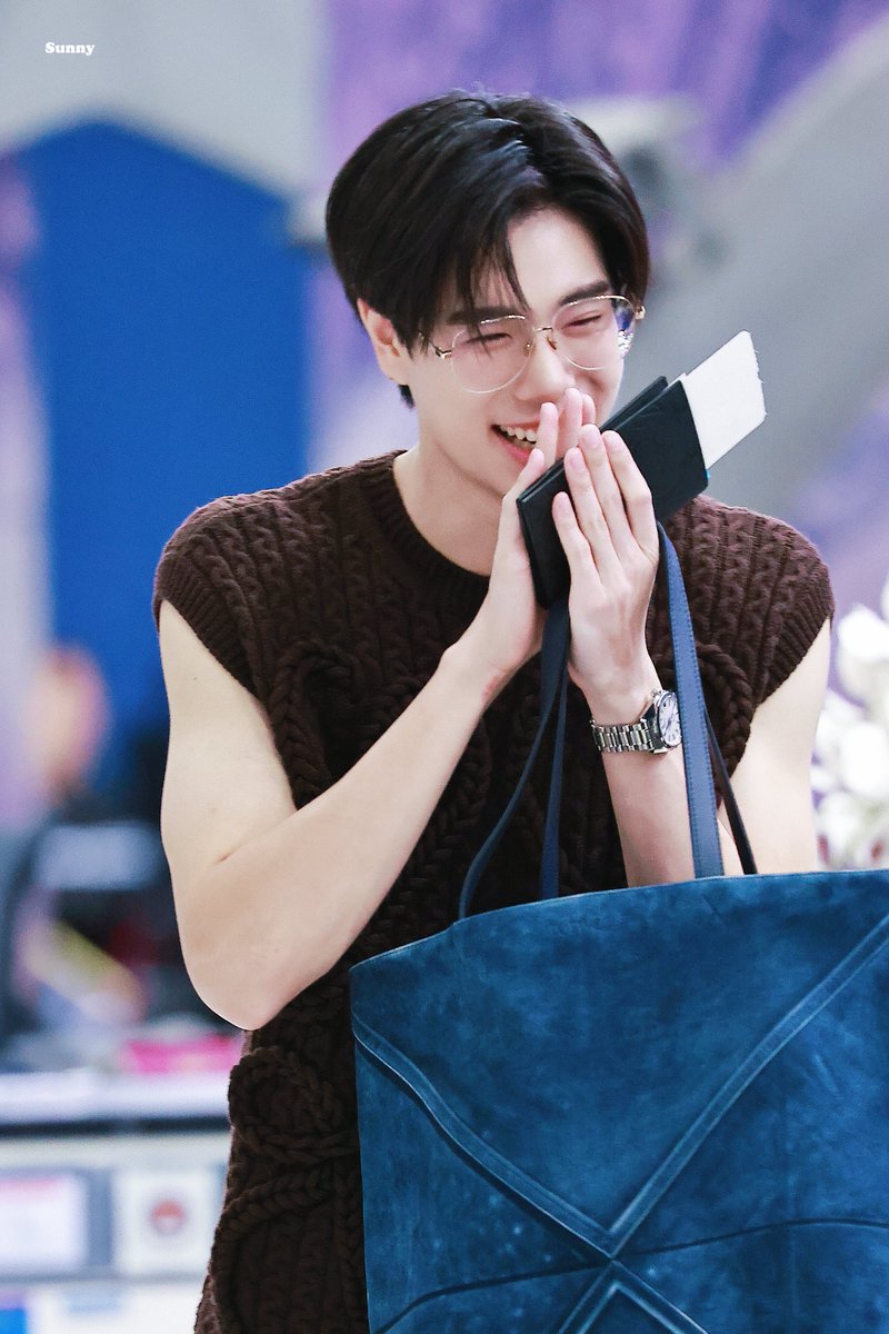 240118 

PHUWINflytoPARIS
#LOEWE #LOEWEFW24
#LOEWExPhuwin
#LOEWEFW24xDewPhuwin
#phuwintang <a href="/phuwintang/">phuwintang</a>