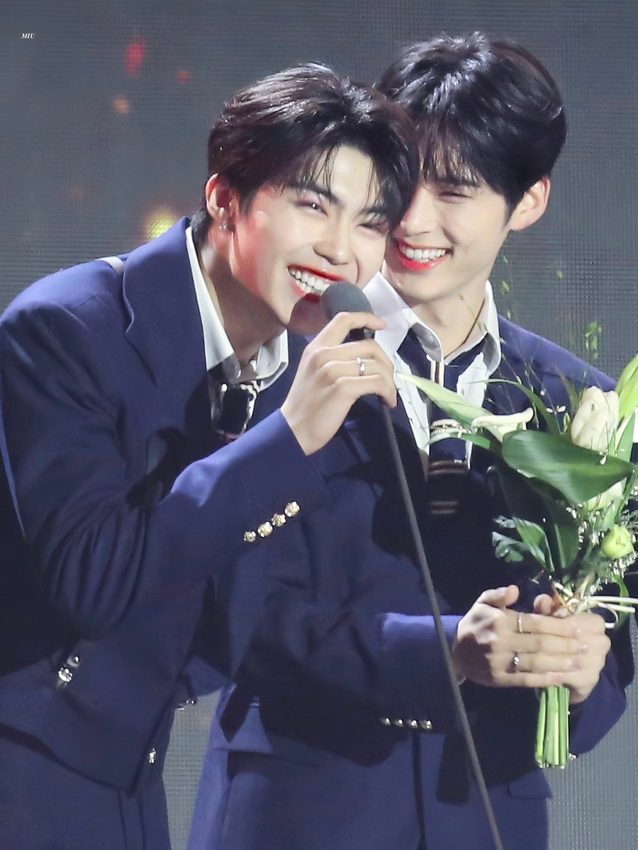 와… 이 사진 진짜 너무 아름답다…
거니하니야…💦 반짝반짝 빛나는 청춘이다