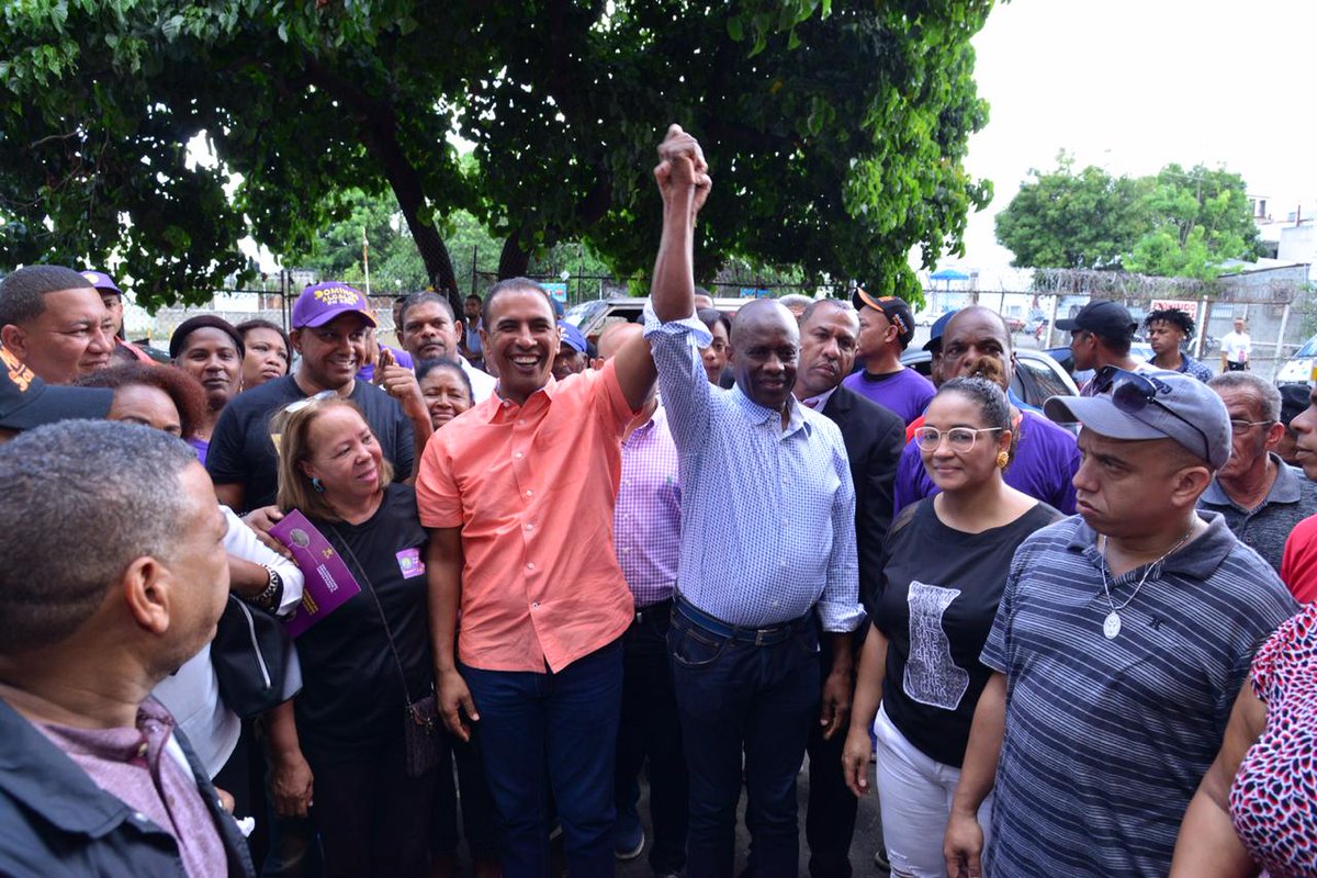 Ambos candidatos presentan planes para mejorar la eficiencia en la administración pública, promoviendo una gestión gubernamental efectiva. #DomingoContrerasVota2
#AlfredoLouisVota1
<a href="/DomingoCG1/">Domingo Contreras</a> <a href="/alfredolouisreg/">Ing. Alfredo Louis</a> 
<a href="/RojasMadeli/">maderli Rojas</a> <a href="/Raquelj79337522/">Grecia De la Cruz</a> 
<a href="/fcollado1686/">Yamell Collado</a> <a href="/Zcollado7/">Zuleika Collado🇩🇴</a>