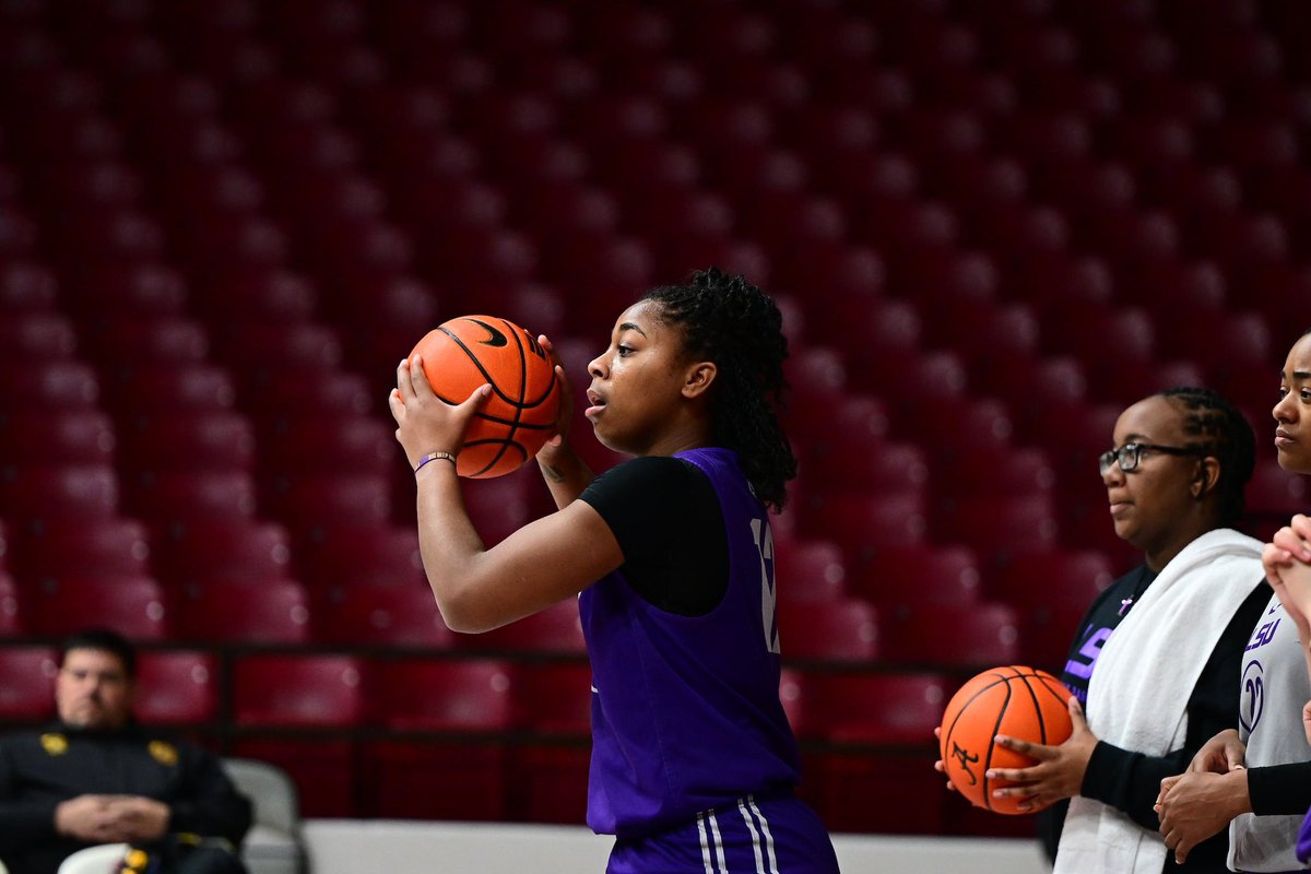 LSUwbkb's tweet photo. Getting game ready 💪 https://t.co/9uawrtyO0I