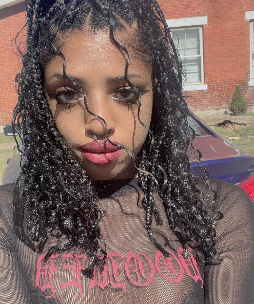 softdollcore's tweet image. new to twitter gonna use this as a blog 🤭 #gothgirl #fypageシ #gothic