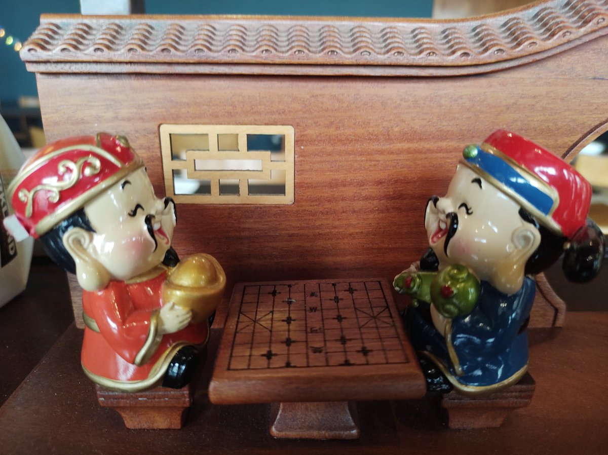 Realityhacker55's tweet image. 盤一空。上一盤，誰贏了？🤔

下一局，先手者會採何式開局？當頭炮？飛相局？還是先出戰鬥機？