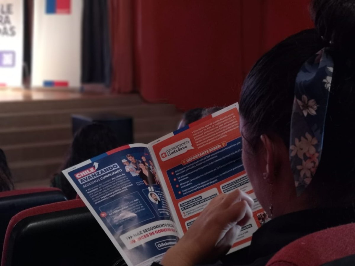 JunaebAtacama's tweet photo. 🟠Con gran entusiasmo asistimos al encuentro ciudadano “Por un Chile Para Todas”, espacio organizado por @MMEG_Atacama y que contó con la presencia de la Ministra @totiorellanag 
En la ocasión, se realizó un recuento de las nuevas políticas legislativas en materias de género. https://t.co/8vopjTLNal