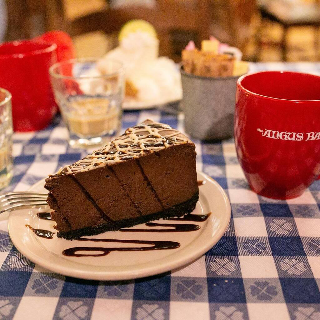 Insider tip: Make sure you don’t fill up on the cheese and crackers. Our legendary chocolate cheesecake is not to be missed! Only question is one fork or two? Are you team “sharing is caring” or team “order your own dessert?” Tell us you favorite desser… instagr.am/p/C2QQ9nnP4_N/