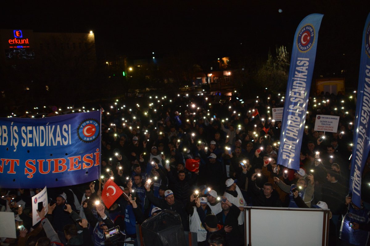 turkharbisbsknt's tweet photo. Kalemle Anlattık Kağıtla Anlattık. İşaret diliyle Anlattık
 Duymadilar Görmek istemediler.
 Bugün de Ankara'dan Isıklarımızı yaktık burdayız dedik. Görün artık dedik.
 Emeğimizin karşılığını verin artık dedik https://t.co/Tliazf6DIa