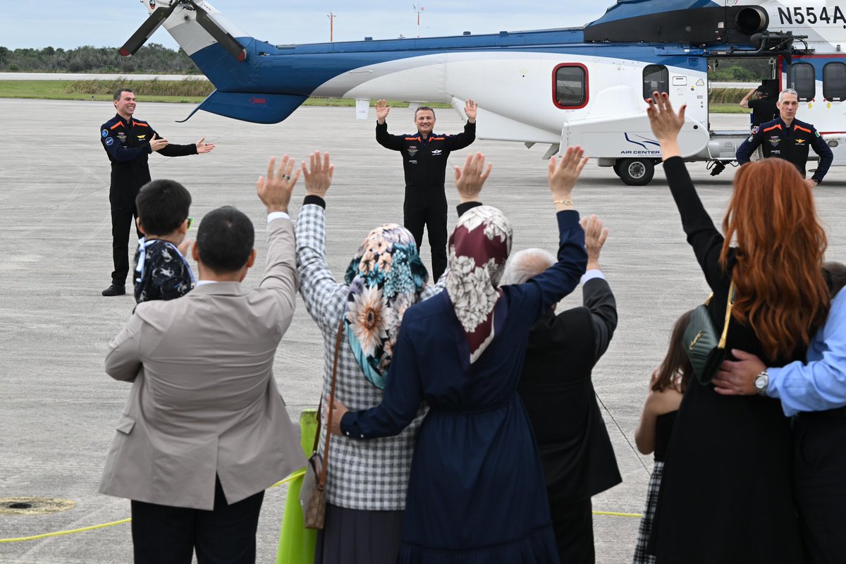 Millî gururumuz, ilk uzay yolcumuz Alper Gezeravcı’ya uluslararası uzay istasyonundaki görevinde başarılar diliyorum. 👨‍🚀 🚀 🇹🇷