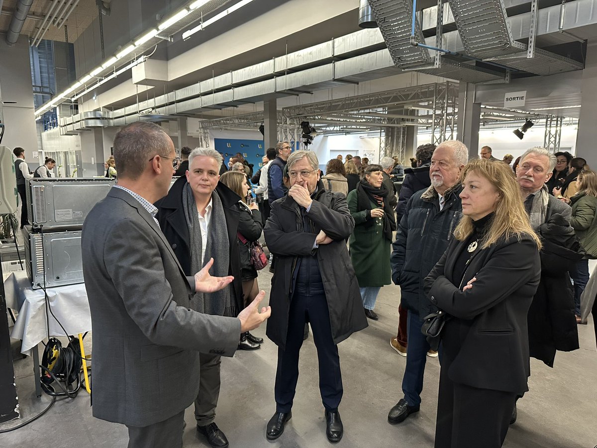 Voeux de @Univ_Lorraine au coin du feu 🔥: valorisation des 70000 étudiants et personnels sur 54 sites universitaires, 9 Collégiums, 10 pôles scientifiques, une université pour toutes et tous qui s’élance dans un projet pluriannuel prometteur