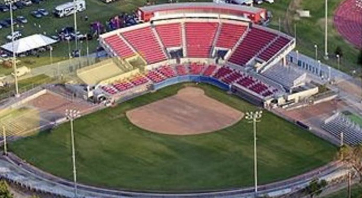 Making a quick trip to California for @FresnoStateSB pitching clinic. I am so excited to be on the campus and and show the coaches what I have been working on this off season! @StacyMayJohnson @whitney_arion @Hey_Coach_Bobby and Shelby Miller! @GoMVB @GoMVBSoftball…