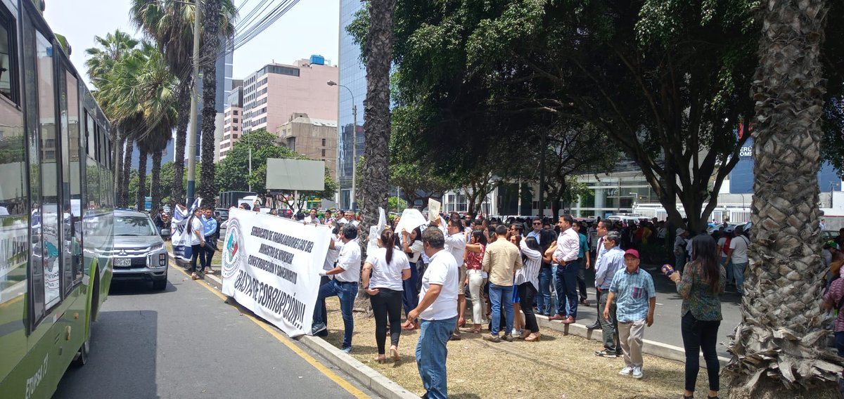 SINATUSBN's tweet photo. Hoy los sindicatos del sector Vivienda se hicieron presente y a viva voz gritaron #HaniaNuncaMas #MViviendaTeQuieroYDefiendo @Latina_Noticias @PBOPeru @atv_noticias @americatv_peru @elcomercio_peru @willaxtv https://t.co/1PBHwHenC9