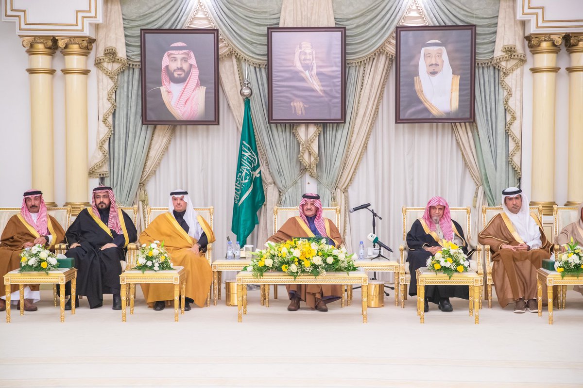 NAWAFALJERRY's tweet photo. تشرّفت بتقديم اللقاء الذي أقامه صاحب السمو الملكي الأميرسعودبن نايف
#أمير_الشرقية
مساءالأربعاء في مأدبة عشاء لأهالي محافظة الأحساءبقصرالبندريةوبحضورصاحب السمو الملكي الأمير سعودبن طلال محافظ الأحساء ومعالي الشيخ د.صالح بن حميد إمام المسجد الحرام وعددمن أصحاب السمووالفضيلةوالمعالي https://t.co/6R1Pw6raOI