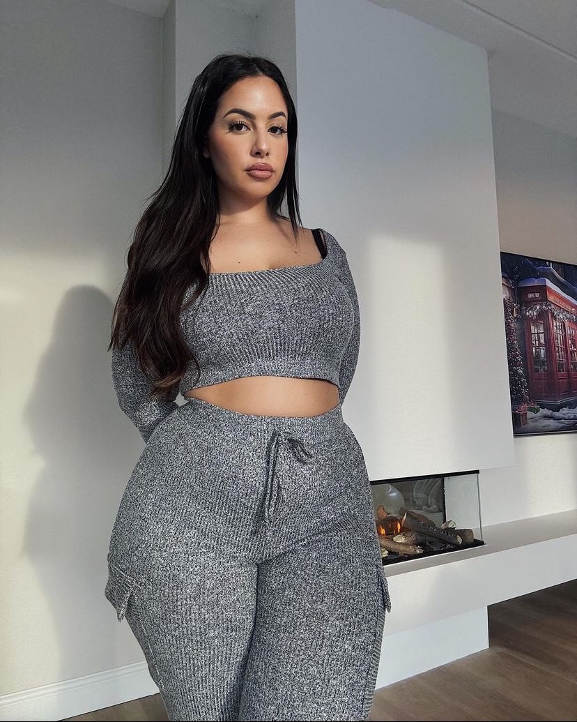 sara_dam4's tweet photo. Voordat ik ga slapen wil ik nog MINIMAAL €50 aan sends. 

Ik ben jullie Godin doe wat ik zeg.
Vraag maar een tikkie
#findom #findomgoddess #geldslaaf #meesteres #tikkieslaaf #moneydrain #subs #paypig #dominatrix #sugardaddy #findomnl #geldvarken #moneyslave https://t.co/AhQgU4aHox