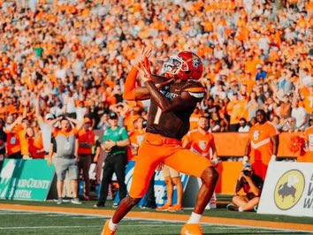 ZayveonPrince1's tweet photo. All because of God ! I’m blessed to receive an offer from Bowling Green State University #AyZiggy🟠 🟤@ErikCampbell @BrianDohn247 @ChadSimmons_ @MohrRecruiting @RivalsFriedman @EdOBrienCFB https://t.co/EiayEO7MKK
