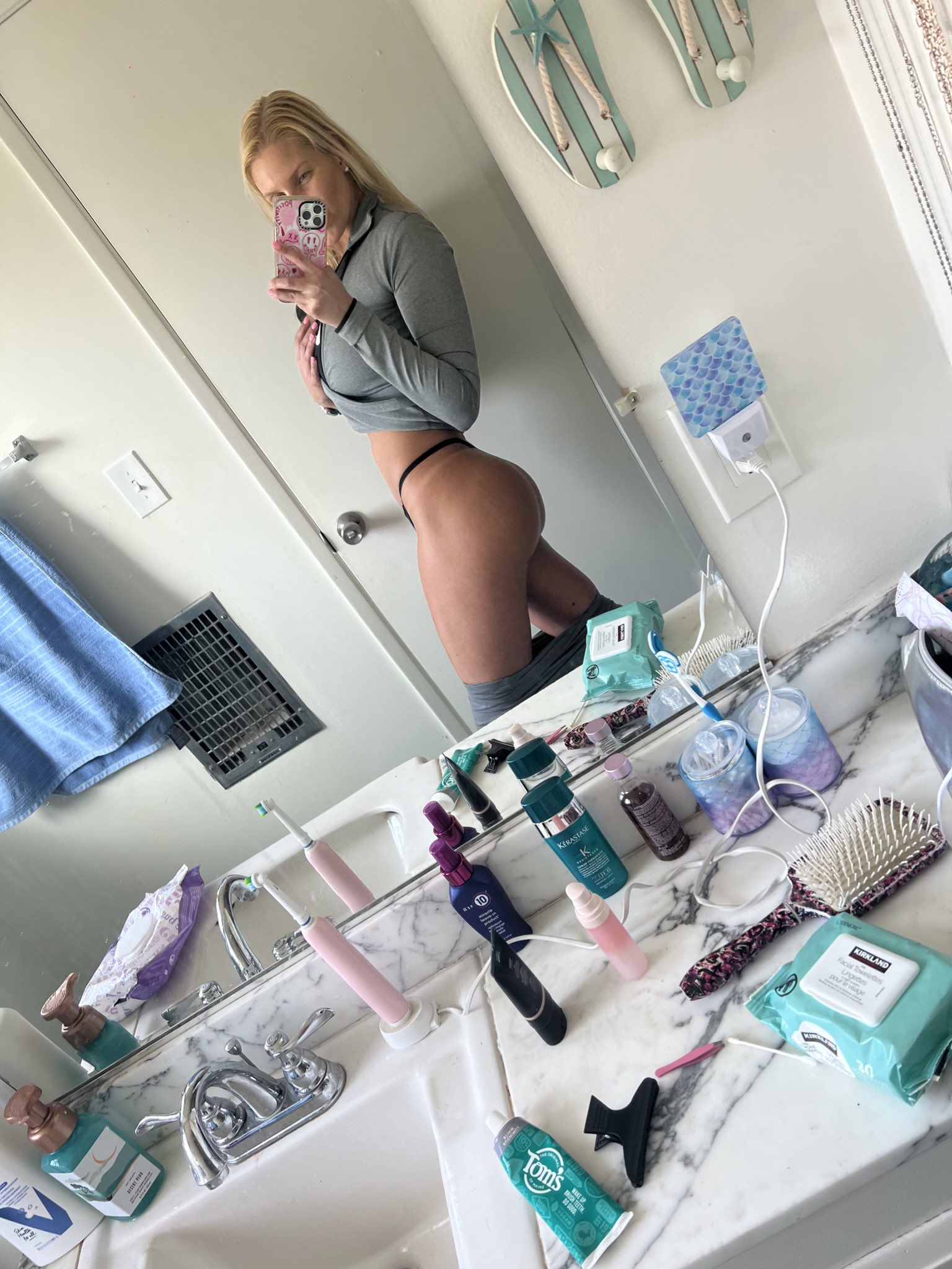 1 pic. She could never 😌 https://t.co/o2398D1cTs