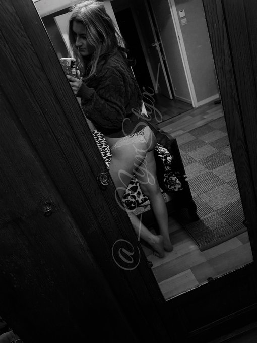 Des bisous 😚😚 https://t.co/DDeGiZPjQ4<a href="/tag/tittytuesday"class="tags"><span>#tittytuesday</span></a>