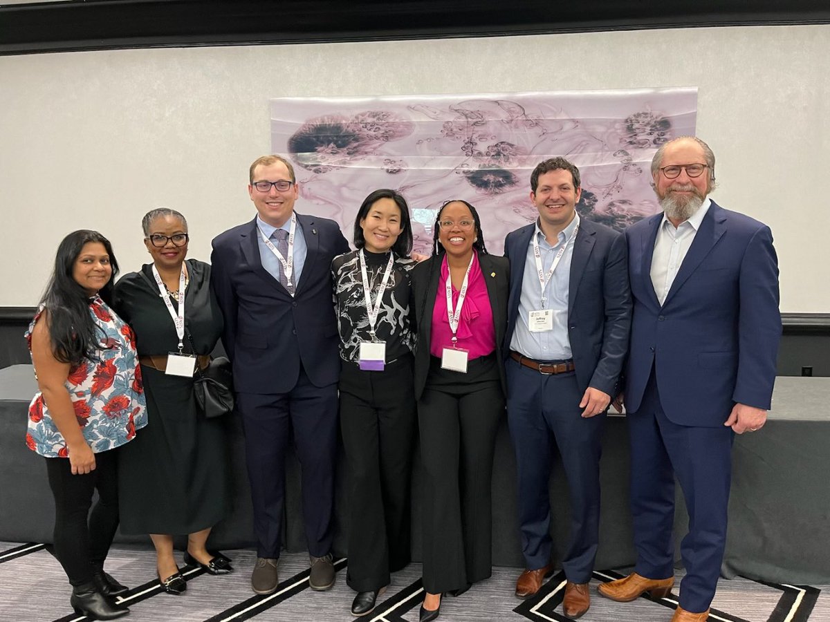 NYUGSOM_SurgRes's tweet photo. Congratulations to Jackie Kim on a very successful weekend at #ASTS2024! Jackie presented her research on xenotransplantation with @NYUGSOM_CSTAR & received the Sherilyn Gordon Travel Award for her work. We continue to be amazed by all of your accomplishments, Jackie! #NYUSurgery https://t.co/uVgaZYhfMi