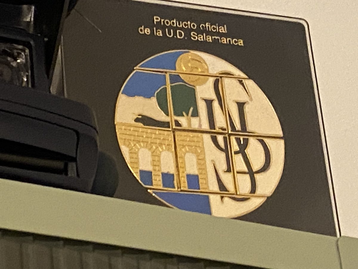 carolcasmar's tweet photo. “Es la verdad del capitalismo, el idealismo está muy bien pero dónde esté un fajo de billetes” podéis estar orgullosos @UnionistasCF 
Yo vi este partidazo en este hogar del socio fundador @gonzalo21 que se ha ido a Salamanca hoy…podéis estar orgullosos
#orgullo #UnionistasBarça https://t.co/XhCnvH0ofx