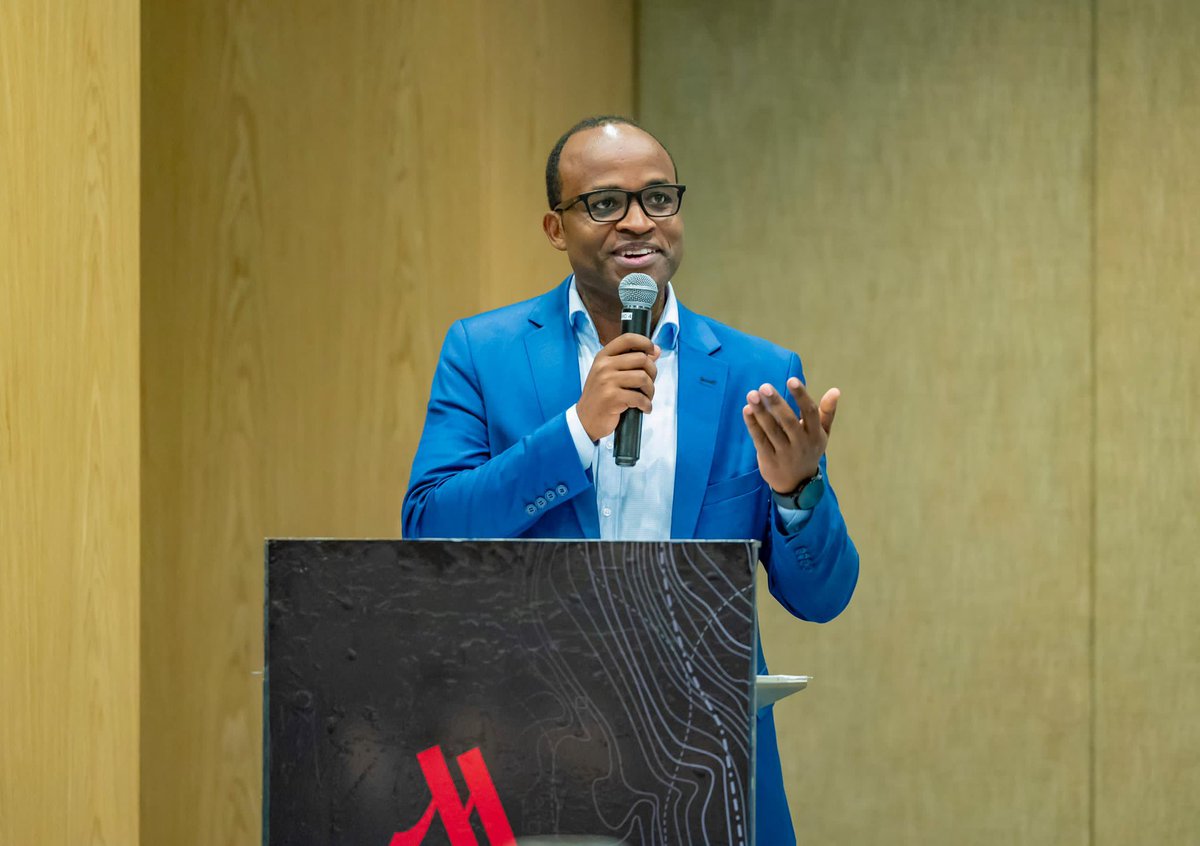 RICA_Rwanda's tweet photo. @Rwanda_Edu, @GTwagirayezu, extended a heartfelt tribute &amp; best wishes to Dr. Ferguson, RICA's first VC, as he embarks on his retirement from RICA. He laid the foundation for the next leaders to continue his legacy. https://t.co/5B3LMMJgsg