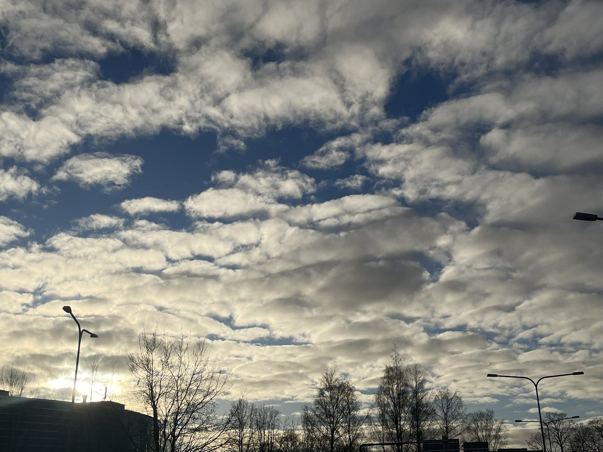 Linyang_Sun's tweet photo. Good view of the sky🌌 , love Helsinki https://t.co/lQFy6XIgda