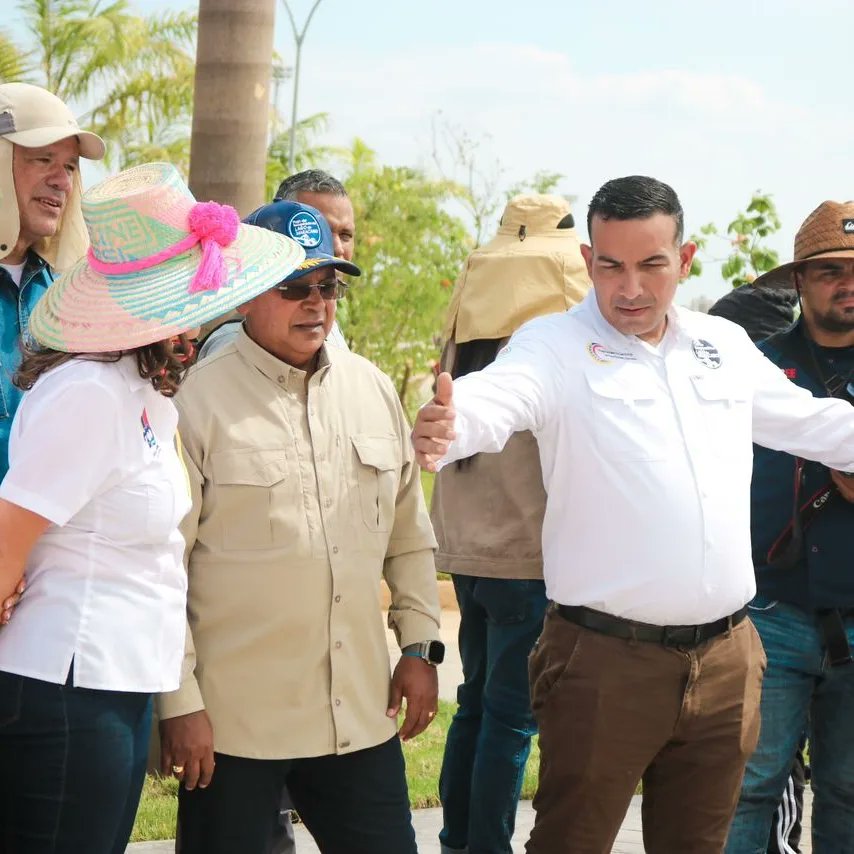 Cumpliendo con las instrucciones del Pdte. <a href="/NicolasMaduro/">Nicolás Maduro</a>, la Comisión Presidencial para el Rescate, Conservación y Desarrollo Sostenible del Lago de Maracaibo, liderado por el Vpdte. de @_Vpsops  <a href="/ReverolNestor/">Nestor Reverol</a>, llevaron a cabo una inspección en el P.M Ana María Campos. 
 1/2