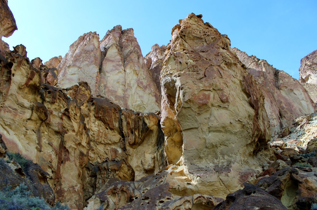 Check out an exclusive podcast with ONDA Campaign Manager and <a href="/OwyheeFriends/">Friends of the Owyhee</a> Founder + Executive Director. They discuss the vibrant history of the Owyhee Canyonlands, the many threats it faces and how you can join the movement to protect it @protectowyhee

westernpriorities.org/2023/10/protec…