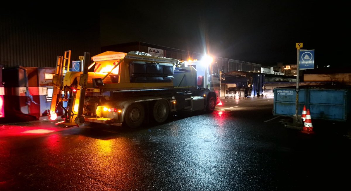 Wij gaan de weg op in @gem_hillegom voor gladheidbestrijding. Desondanks kan het glad zijn. Wees alert en rijd voorzichtig.#gladheid #hillegom #weerfoto #teammeerlanden