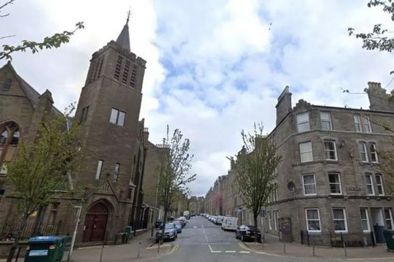 daveatherton's tweet photo. A man, 36, who fell out of a block of flats in Dundee has died a week later. Ambulances & police rushed to the scene where Humza Yousaf's brother-in-law, Ramsay El-Nakla was in the very flat.
He was arrested & charged with dealing in heroin worth £6,000. https://t.co/qPpNEyNVF0