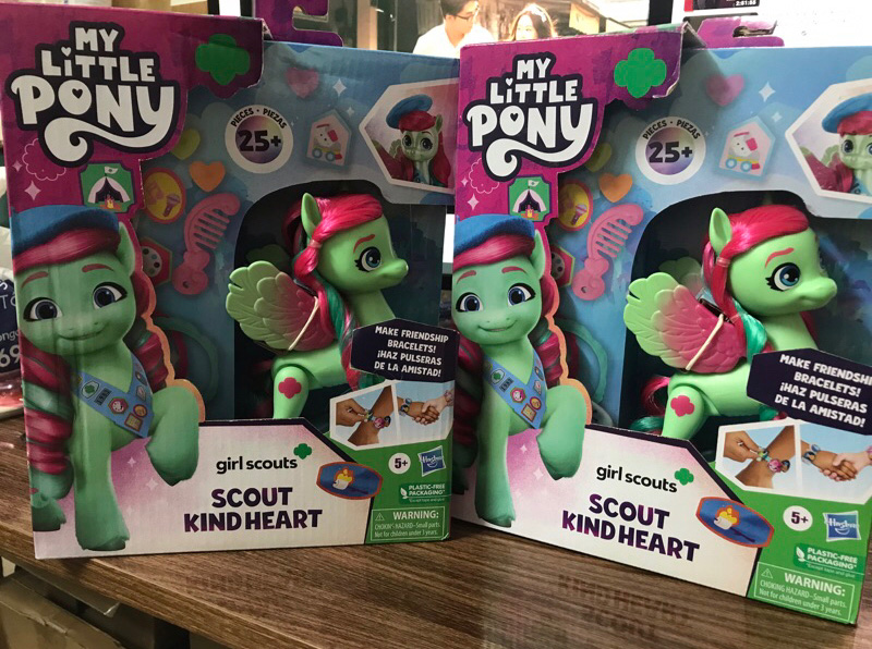 Exclusive find: #MLP x Girl Scouts pony Scout Kindheart and new Sparkle Series 6' Izzy and Pipp - read all about them on mlpmerch.com/2024/01/girl-s…