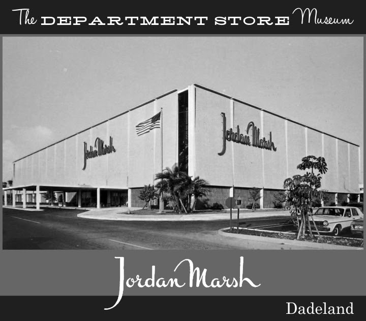 awstar11's tweet photo. Age yourself with a store that no longer exists https://t.co/tukwCbcWaM